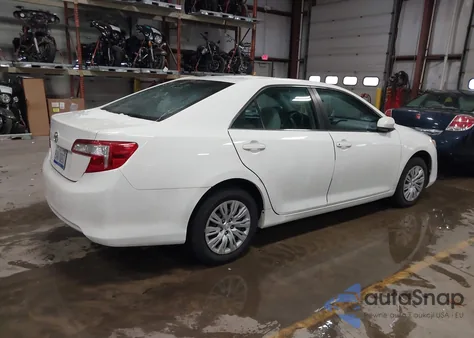 2014 Toyota Camry L z USA, uszkodzony, nr VIN 4T4BF1FK3ER374271